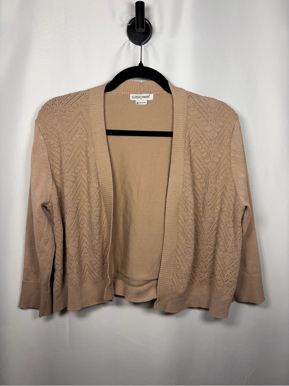 Sunday Pearl Lightweight Beige Chevron Knit Cropped Pull On Half Sleeve Cardigan